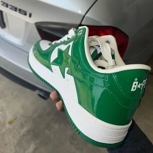 Green and white bapestas